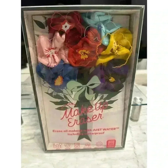 The Original MakeUp Eraser Other - The Original Makeup Eraser 9 Piece Set Flower Great Mother's Day Gift